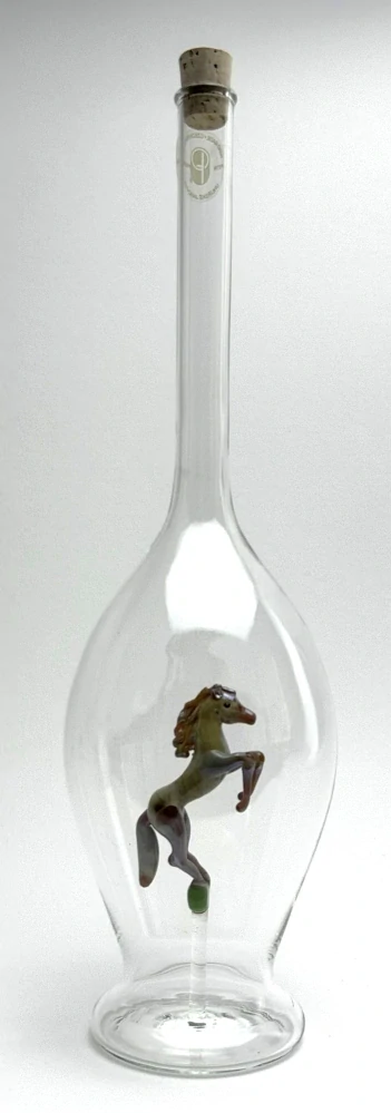 Karafa kůň hnědý